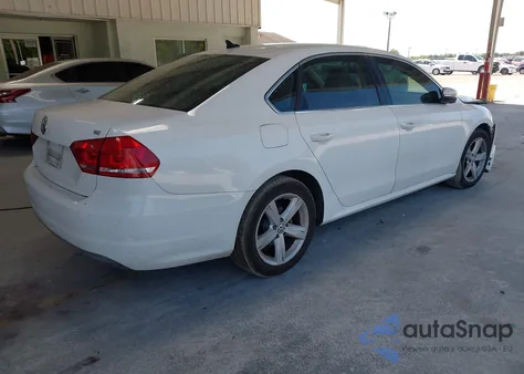 2013 Volkswagen Passat 2.5L Se z USA, uszkodzony, nr VIN 1VWBP7A39DC114411